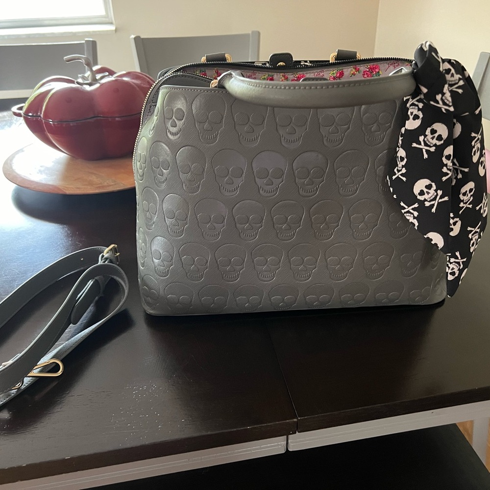 Chic Gray Skull Tote with Scarf Accent